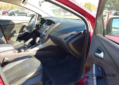 2014 Ford Focus Se z USA, uszkodzony, nr VIN 1FADP3F21EL414830